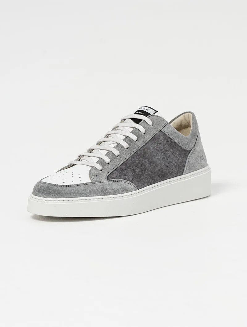 009 SNEAKERS IN GREY