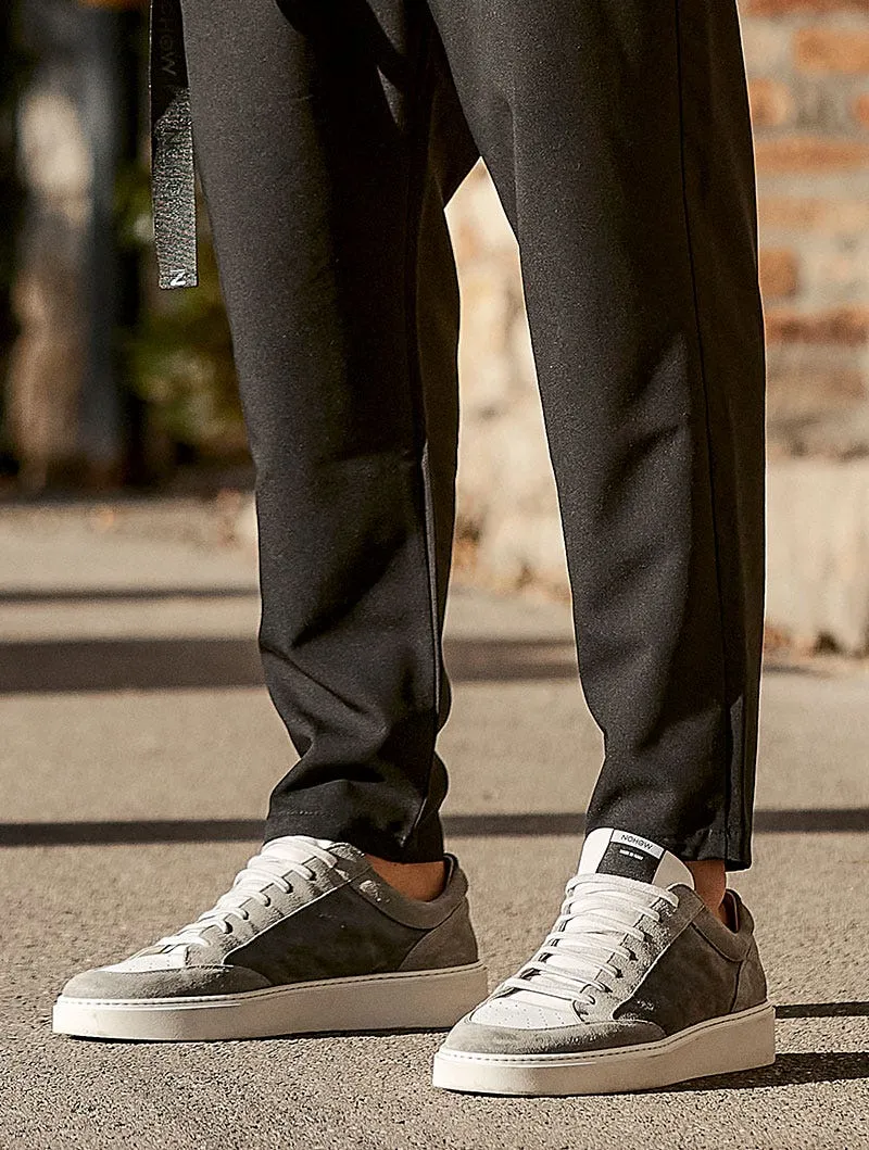 009 SNEAKERS IN GREY