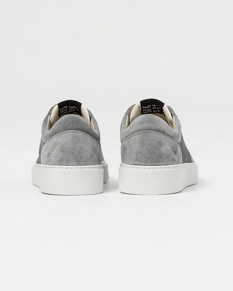 009 SNEAKERS IN GREY
