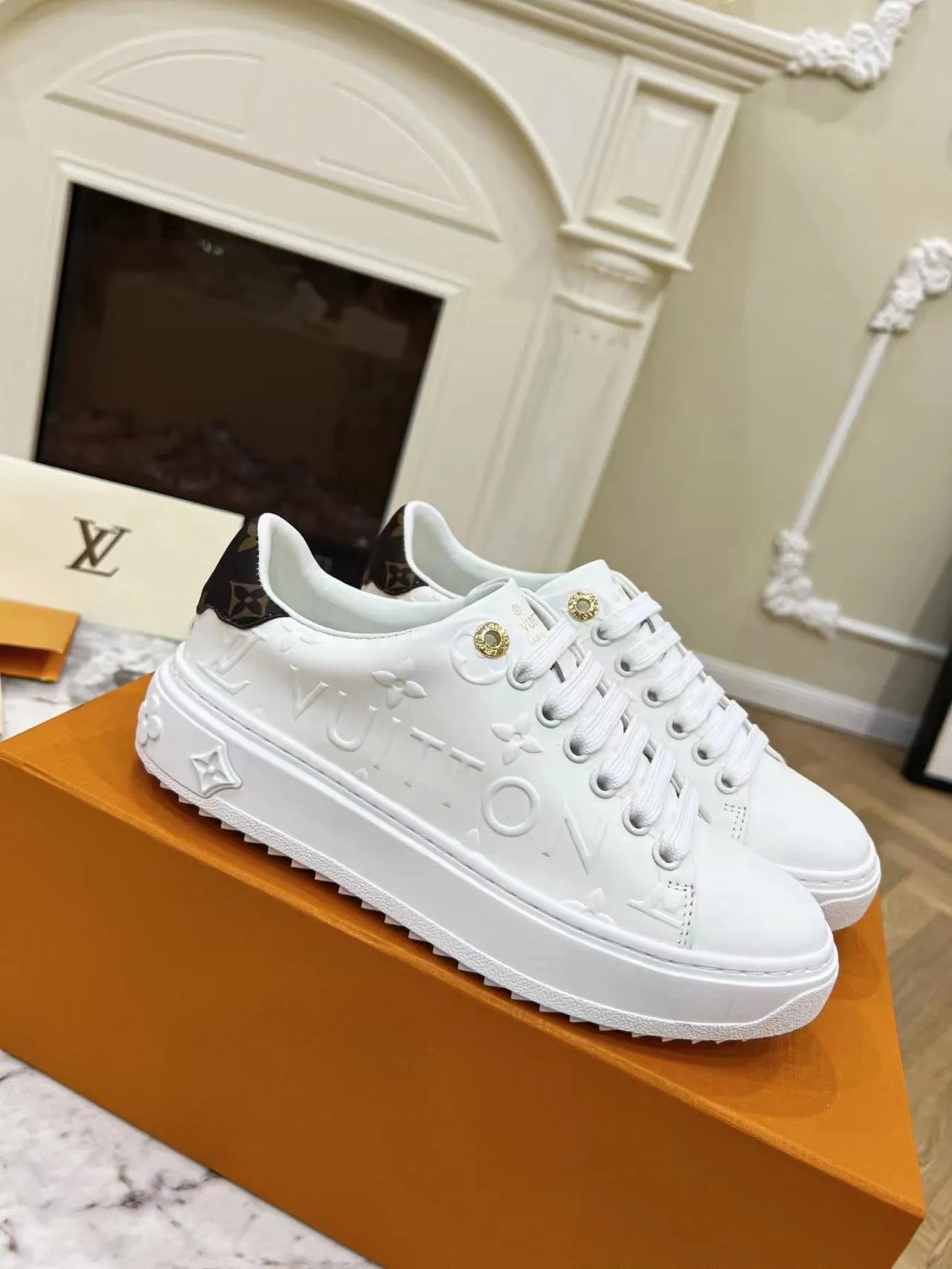 SE1043 LV Time Out Sneaker / Size4-11