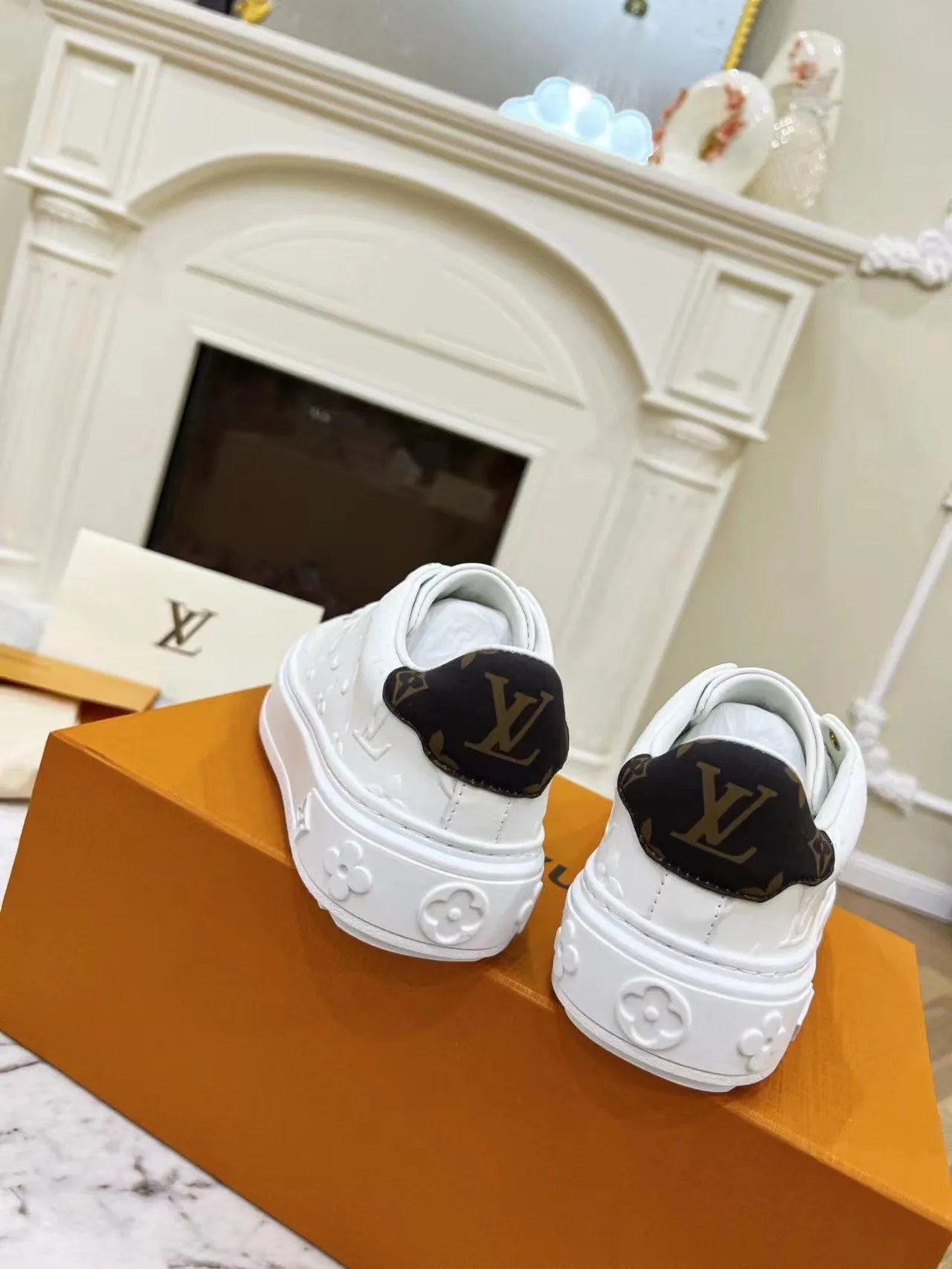 SE1043 LV Time Out Sneaker / Size4-11