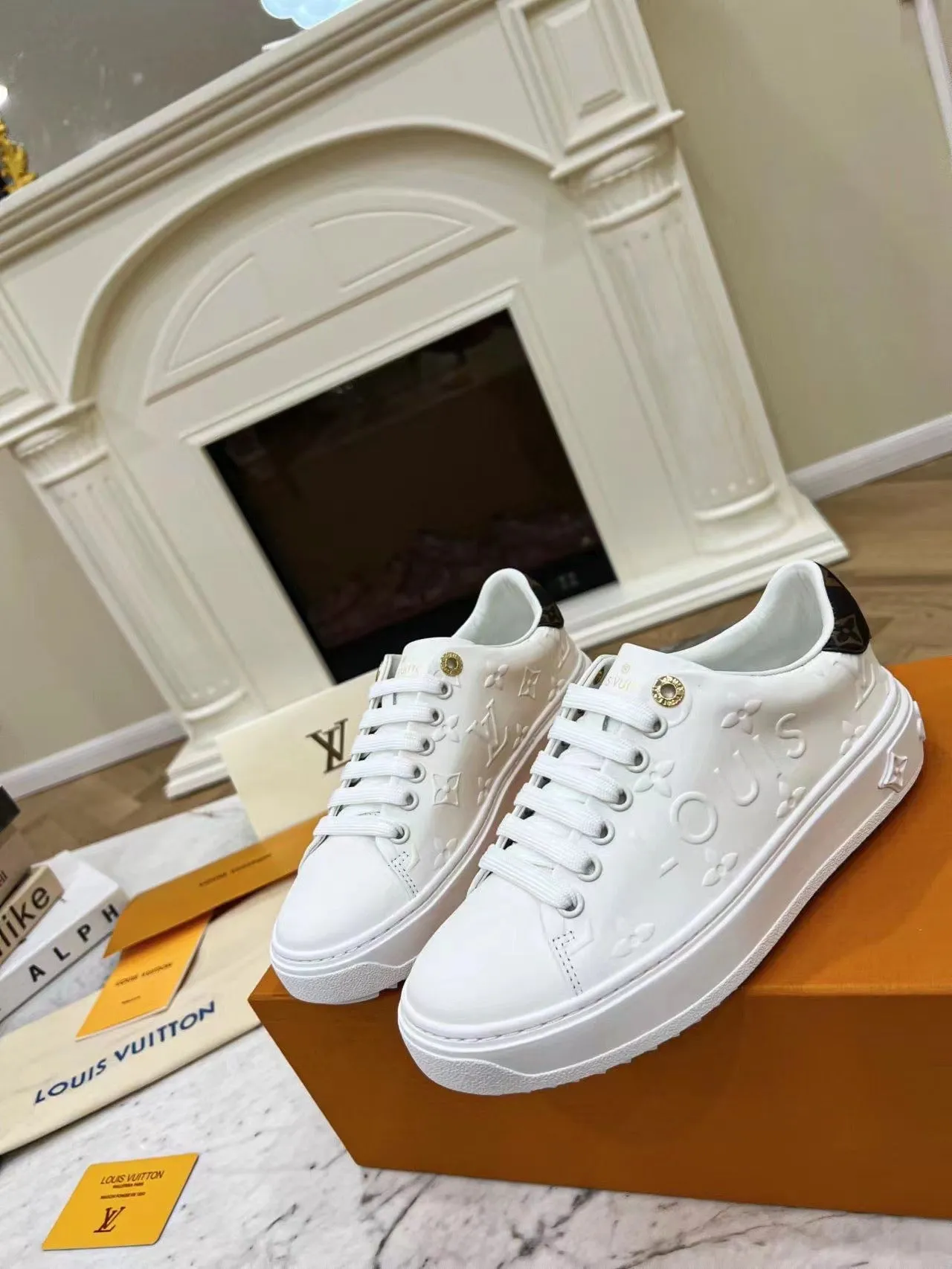 SE1043 LV Time Out Sneaker / Size4-11