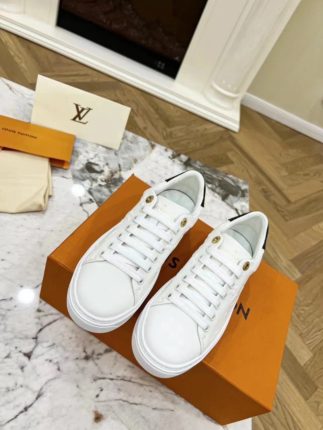 SE1043 LV Time Out Sneaker / Size4-11